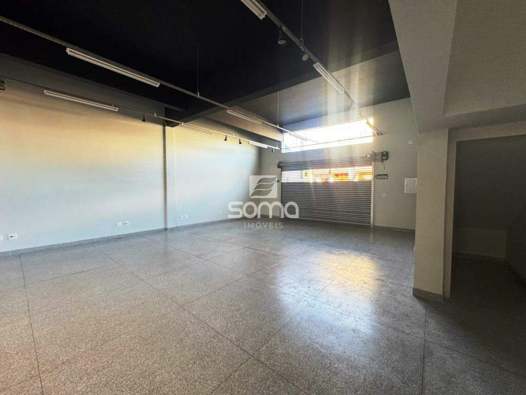 Loja para aluguel no Názia I: 