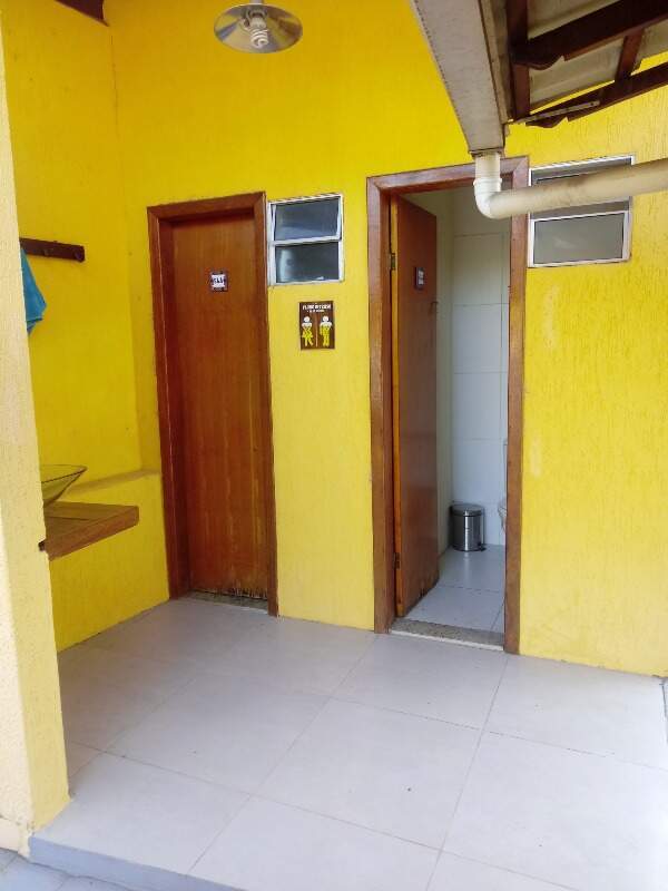 Sítio à venda no Jardim Encantado: banheiros externos F e M