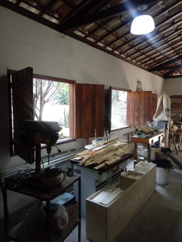 Sítio à venda no Jardim Encantado: salão usado como marcenaria