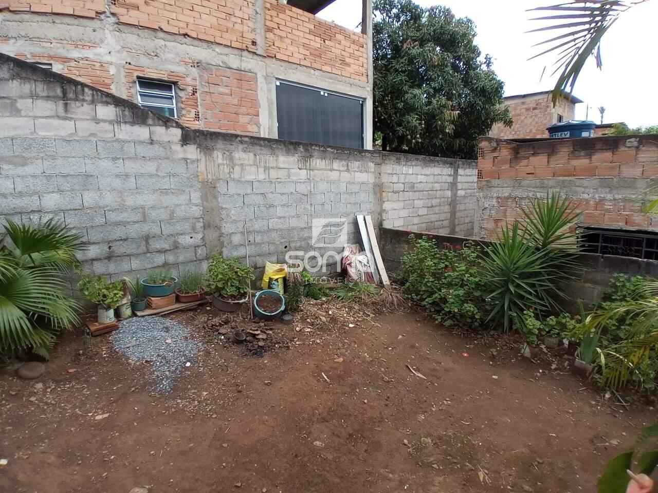Casa à venda no Célvia: 