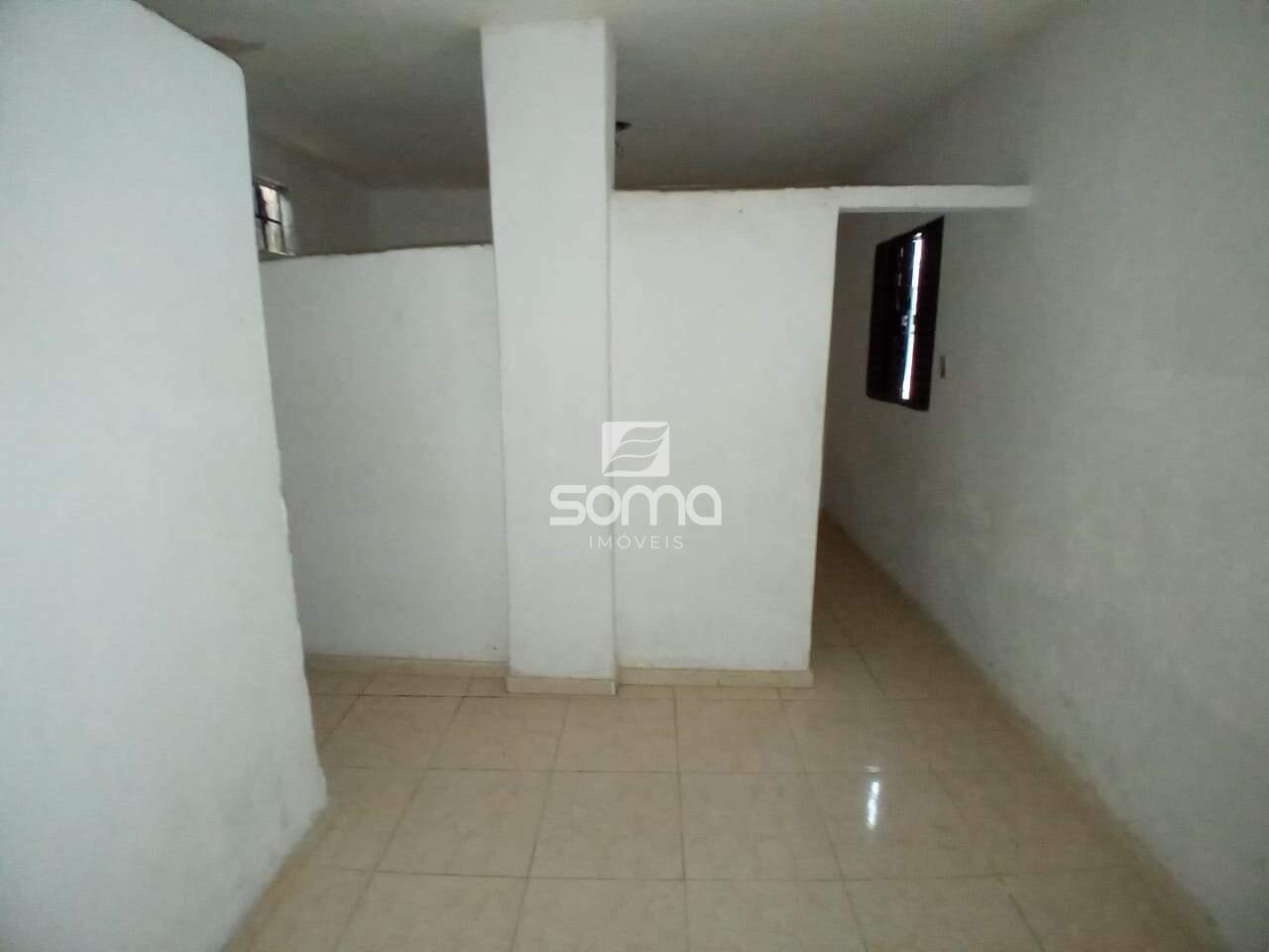 Casa à venda no Célvia: 