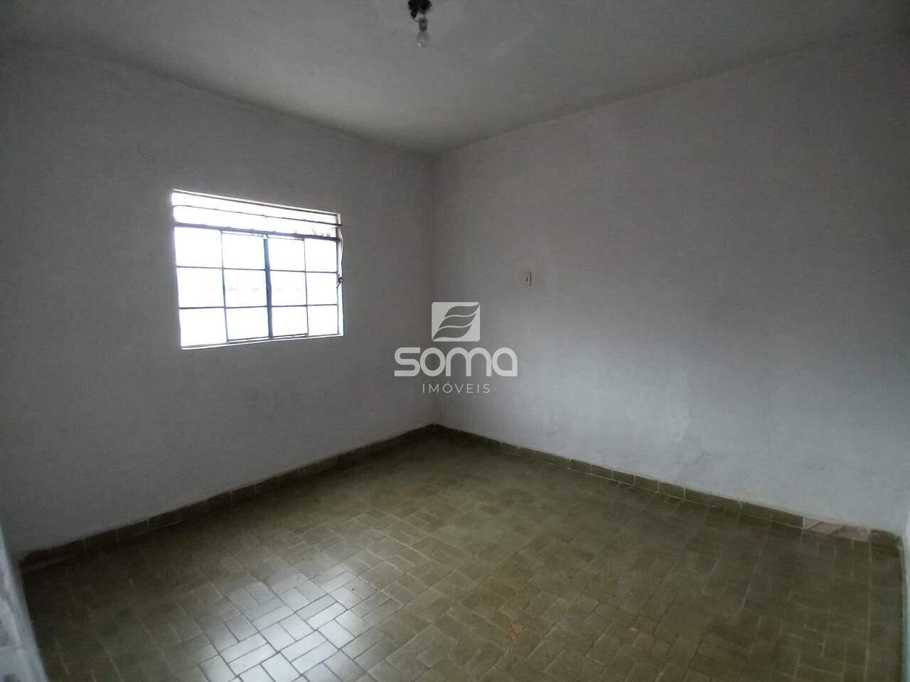 Casa à venda no Célvia: 