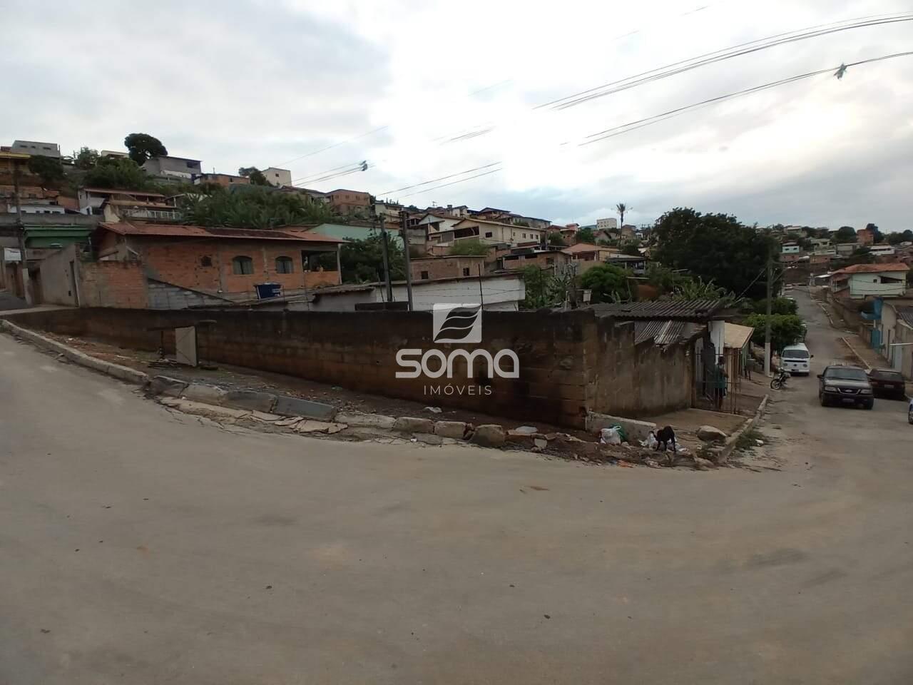 Casa à venda no Célvia: 