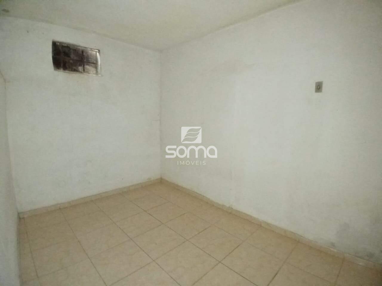 Casa à venda no Célvia: 