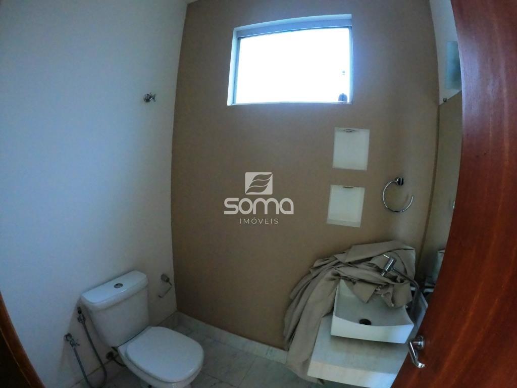 Casa para aluguel no Condominio Rosa dos Ventos: 