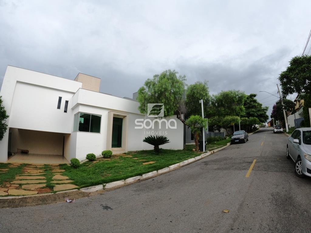 Casa para aluguel no Condominio Rosa dos Ventos: 