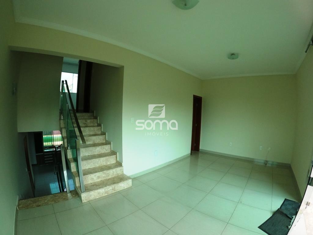 Casa para aluguel no Condominio Rosa dos Ventos: 