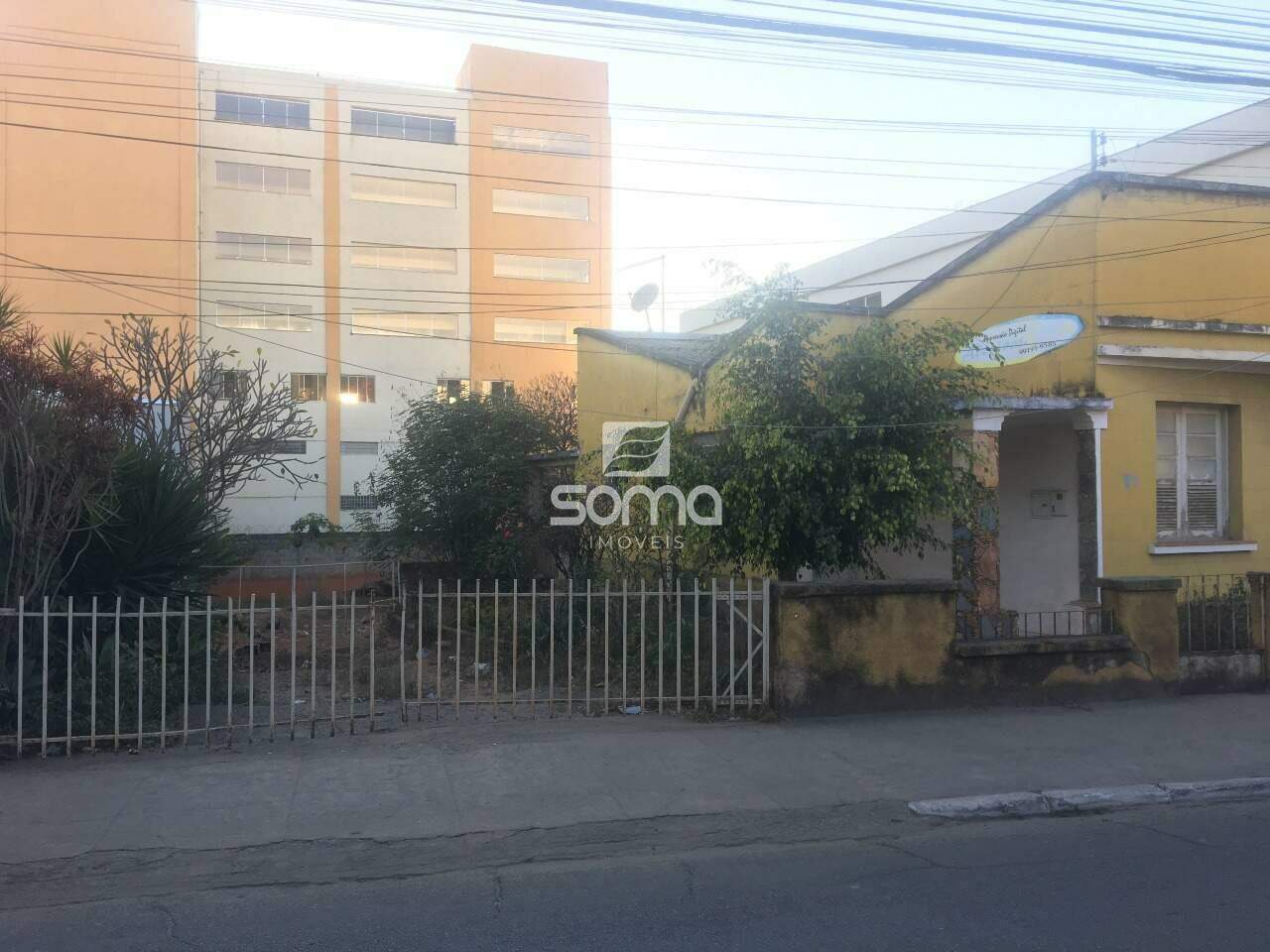 Terreno / Área à venda no Centro: 
