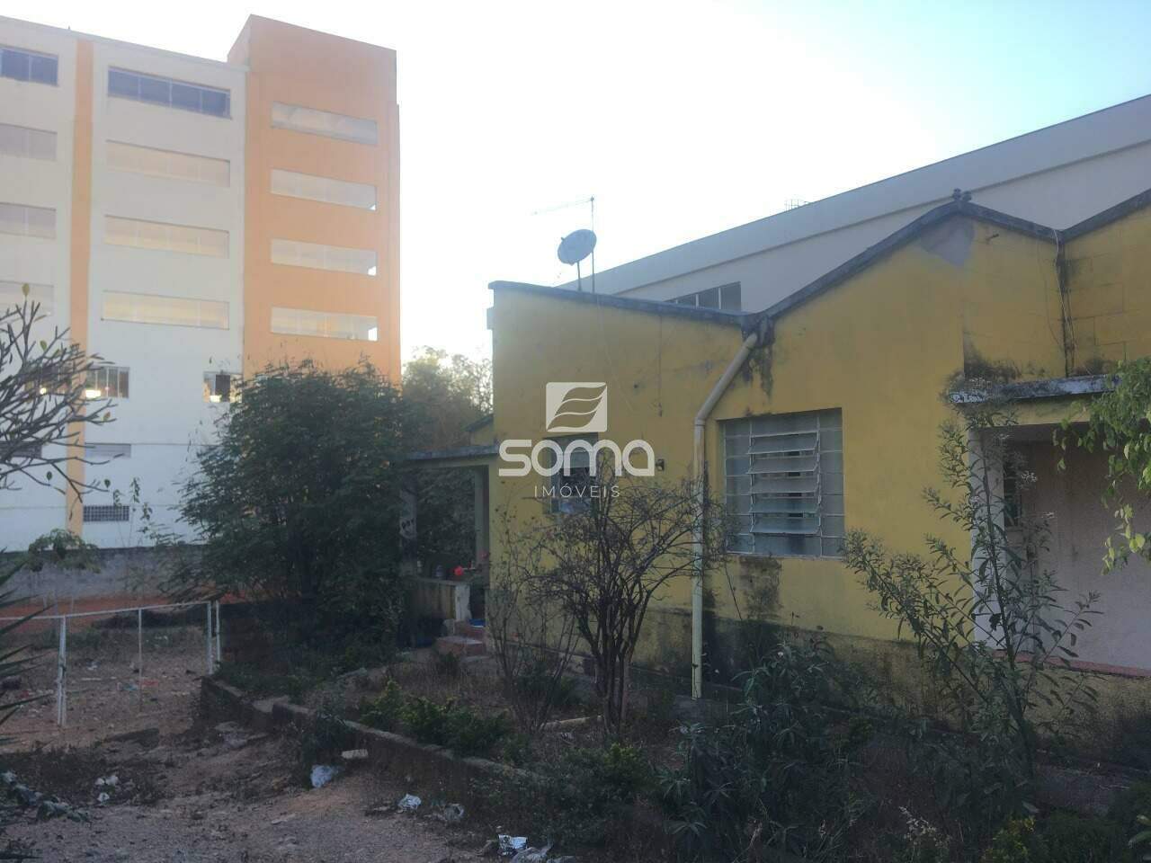 Terreno / Área à venda no Centro: 