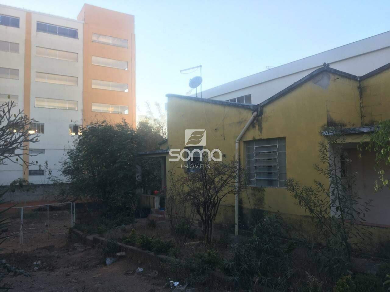 Terreno / Área à venda no Centro: 