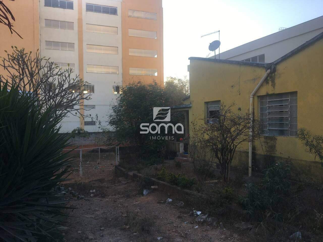Terreno / Área à venda no Centro: 
