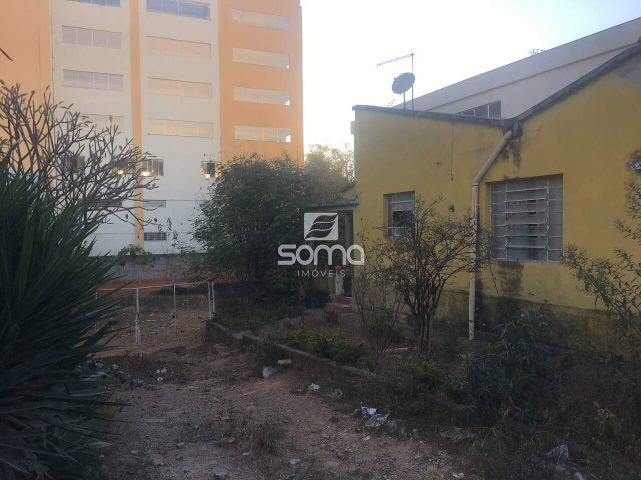 Terreno / Área à venda no Centro: 
