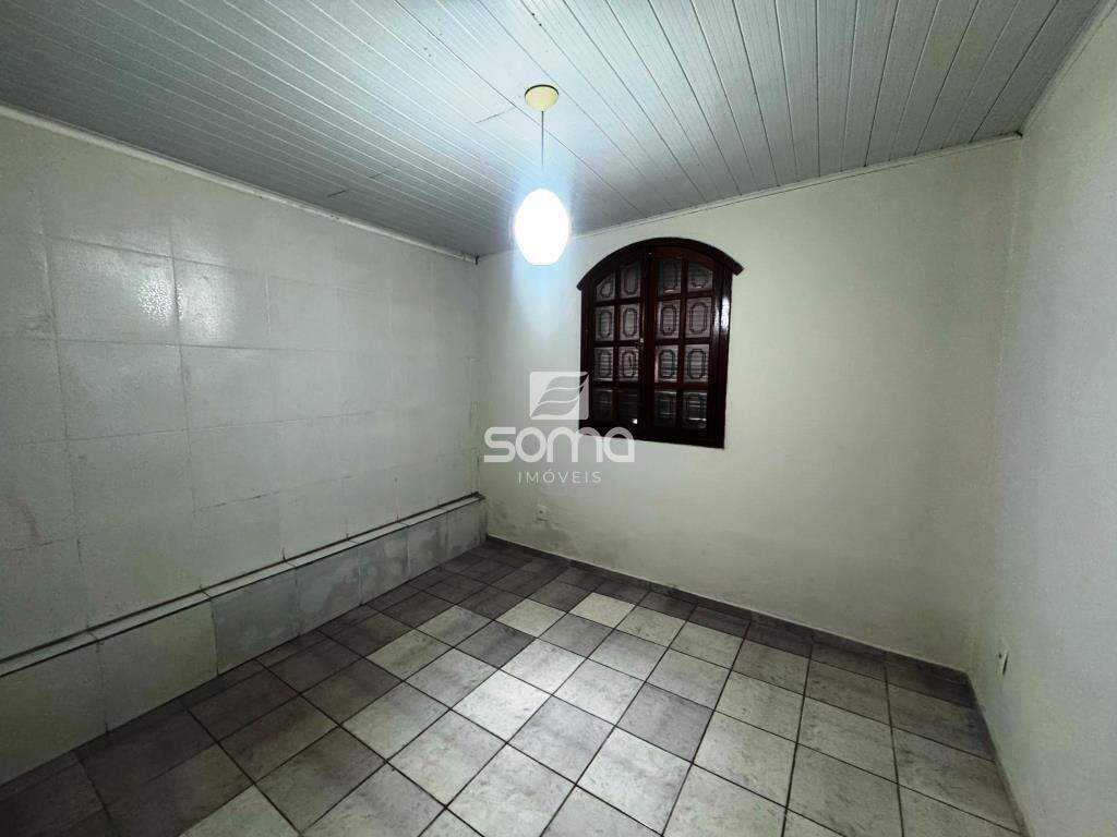 Casa para aluguel no Célvia: 