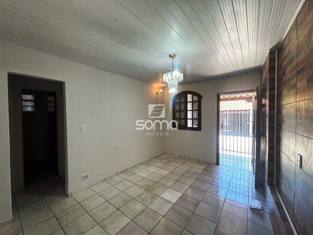 Casa para aluguel no Célvia: 