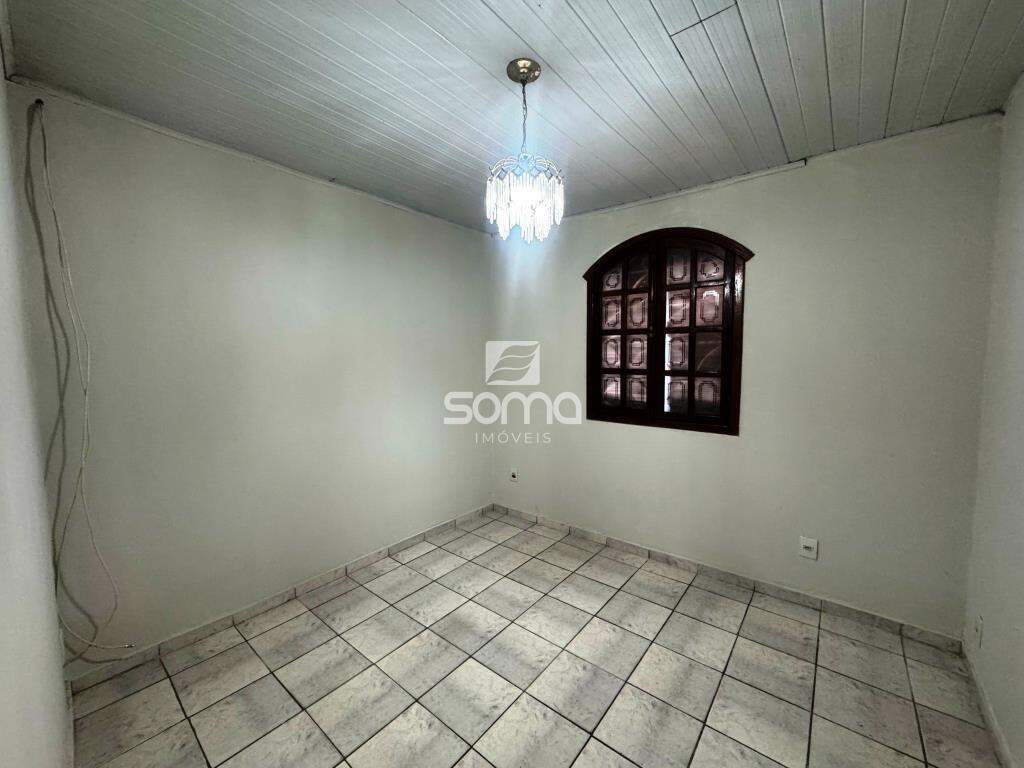 Casa para aluguel no Célvia: 