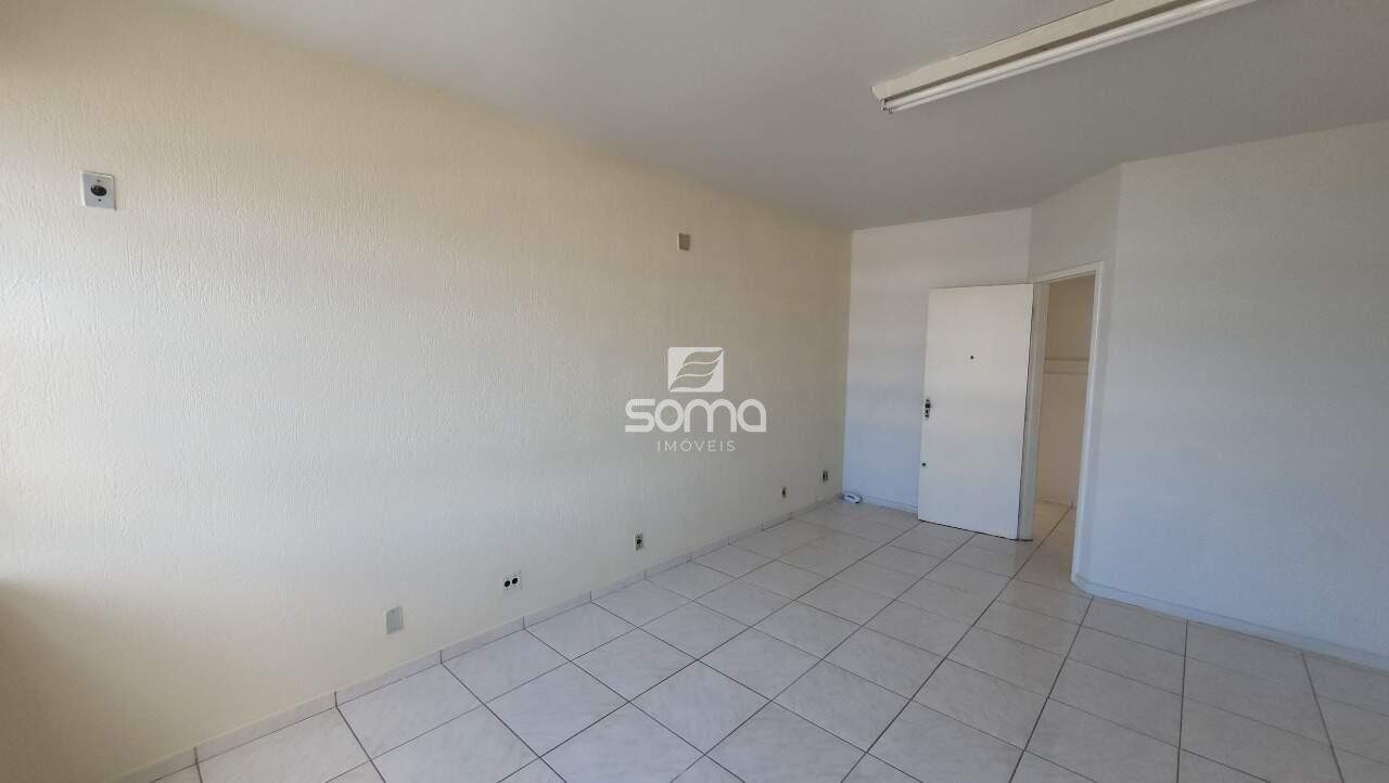 Sala para aluguel no Centro: