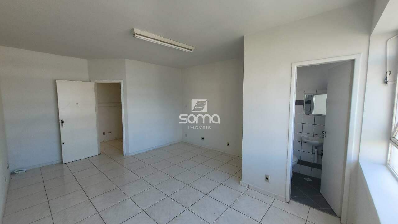 Sala para aluguel no Centro:
