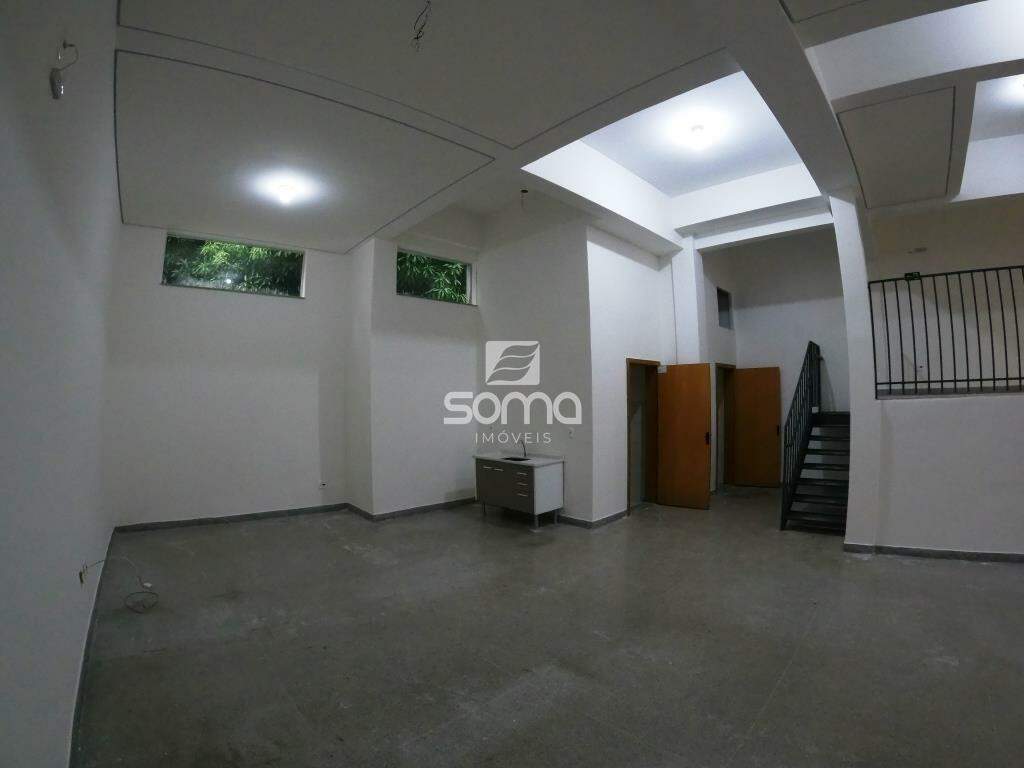 Loja para aluguel no Názia I: 