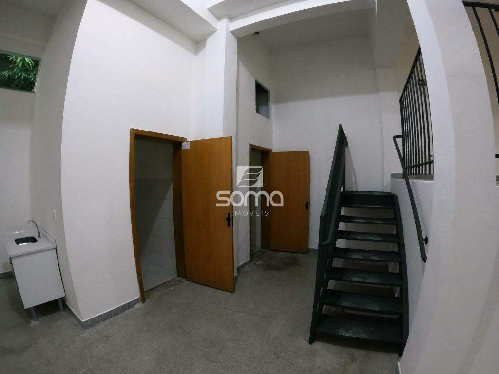 Loja para aluguel no Názia I: 