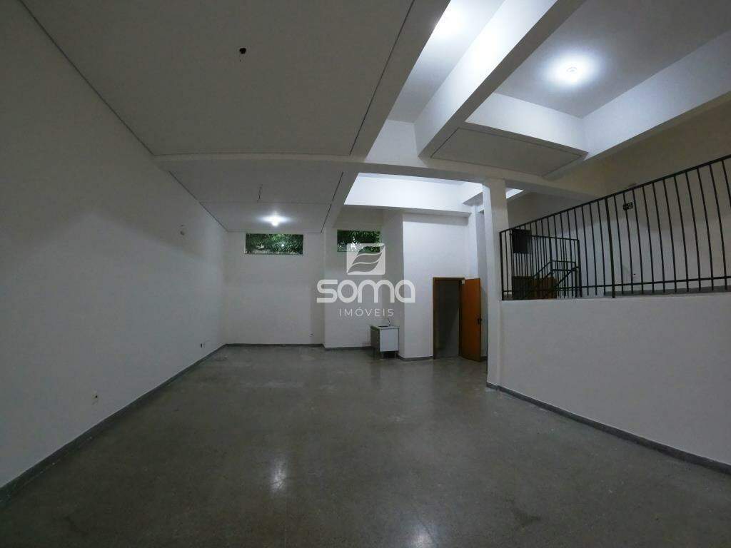 Loja para aluguel no Názia I: 