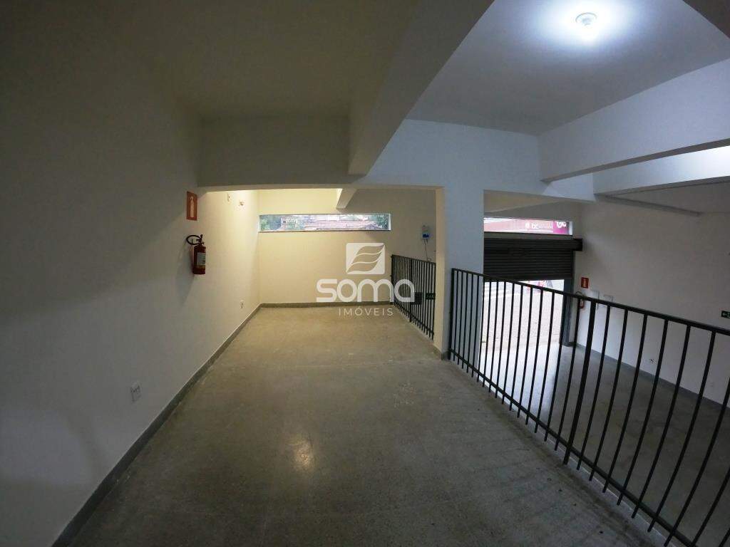 Loja para aluguel no Názia I: 