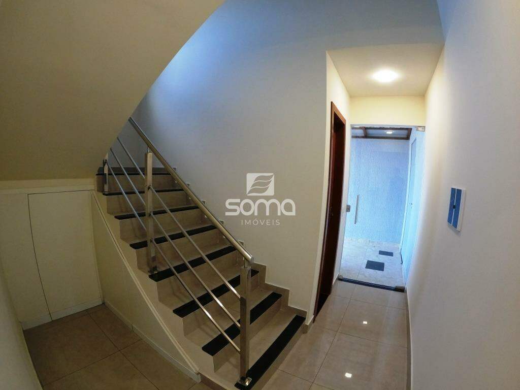 Casa em condomínio para aluguel no Rosa dos Ventos: 