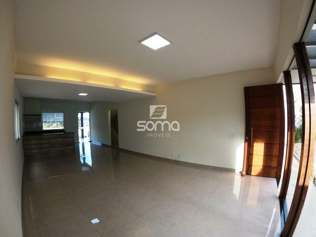 Casa em condomínio para aluguel no Rosa dos Ventos: 