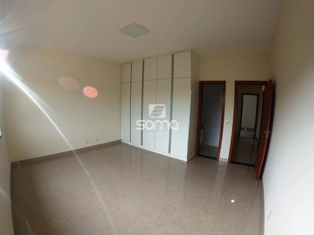 Casa em condomínio para aluguel no Rosa dos Ventos: 