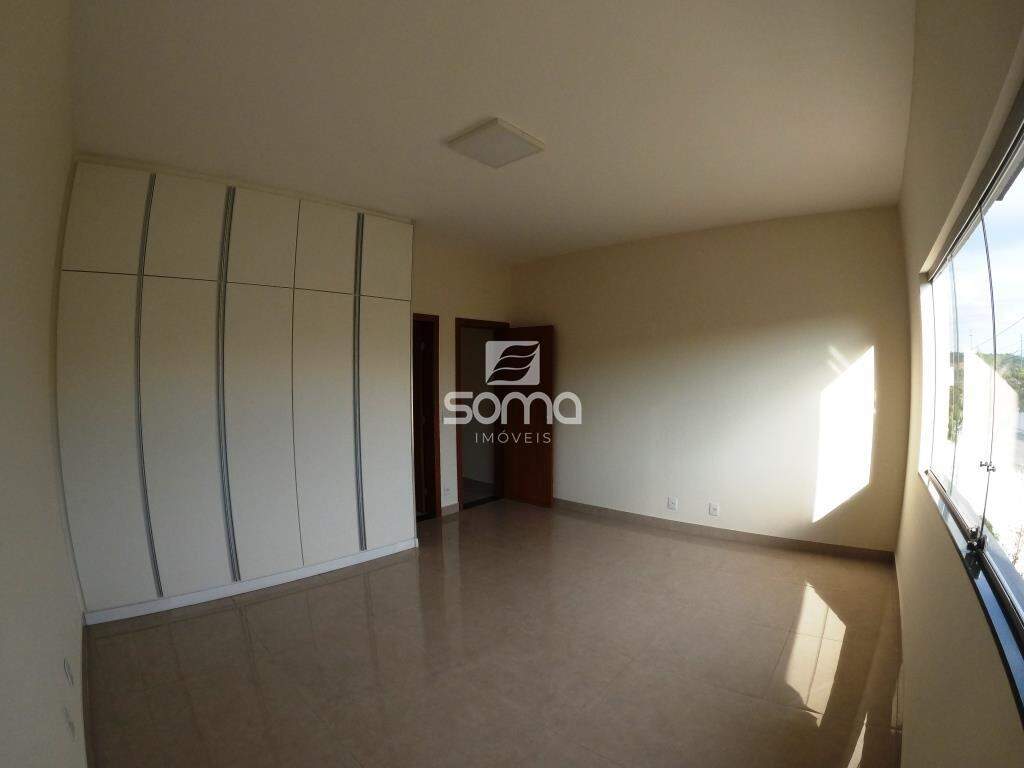 Casa em condomínio para aluguel no Rosa dos Ventos: 