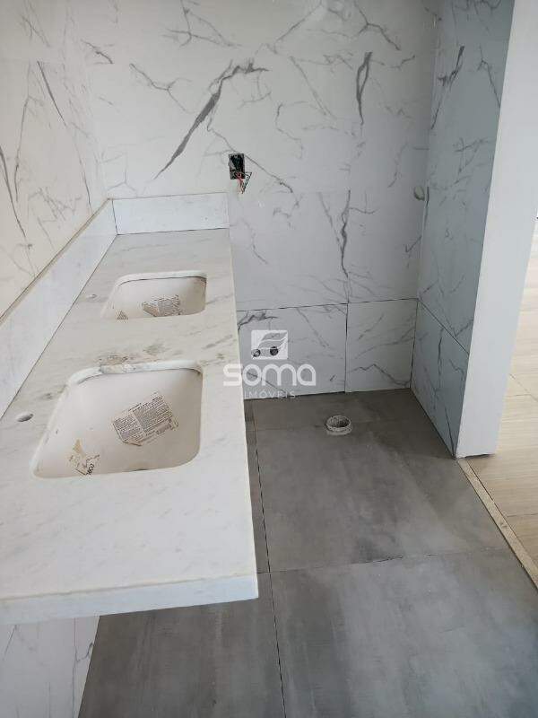 Casa em condomínio à venda no Cond. Villas Park II: