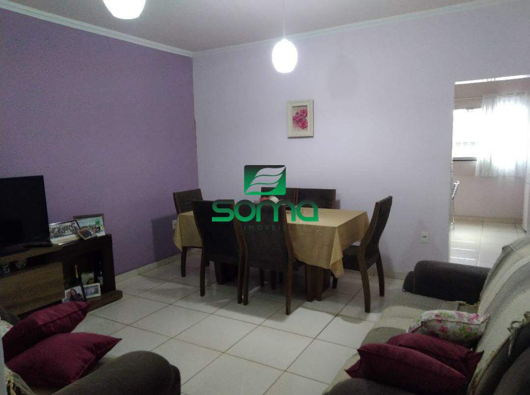Casa à venda no Célvia: 