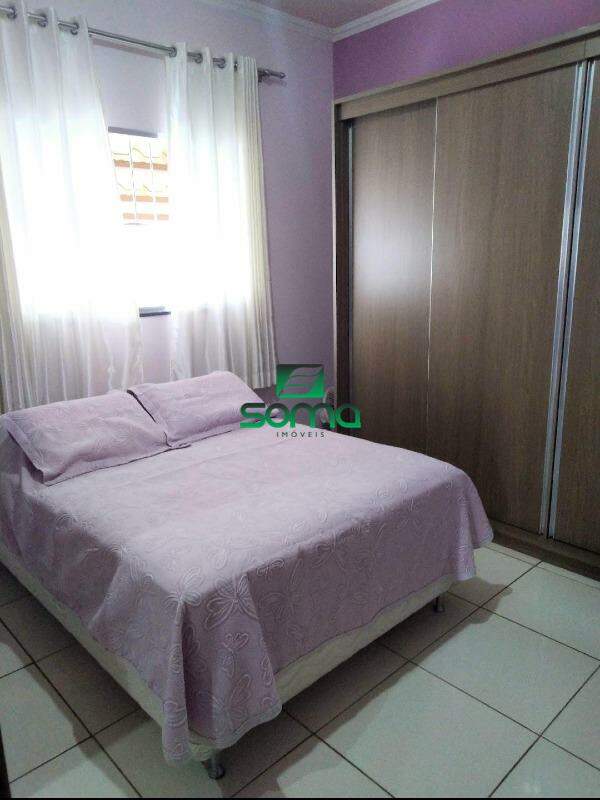 Casa à venda no Célvia: 