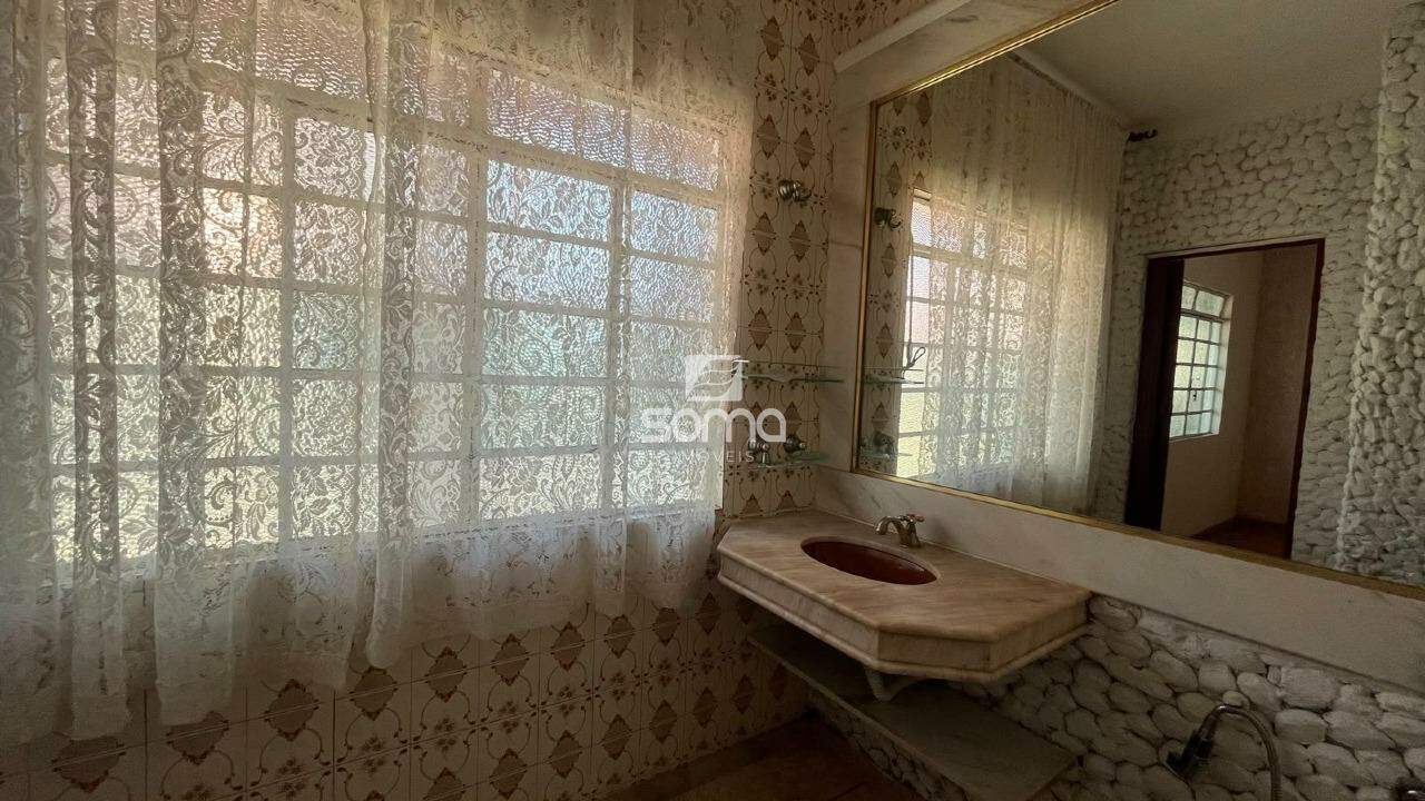 Casa à venda no Célvia: