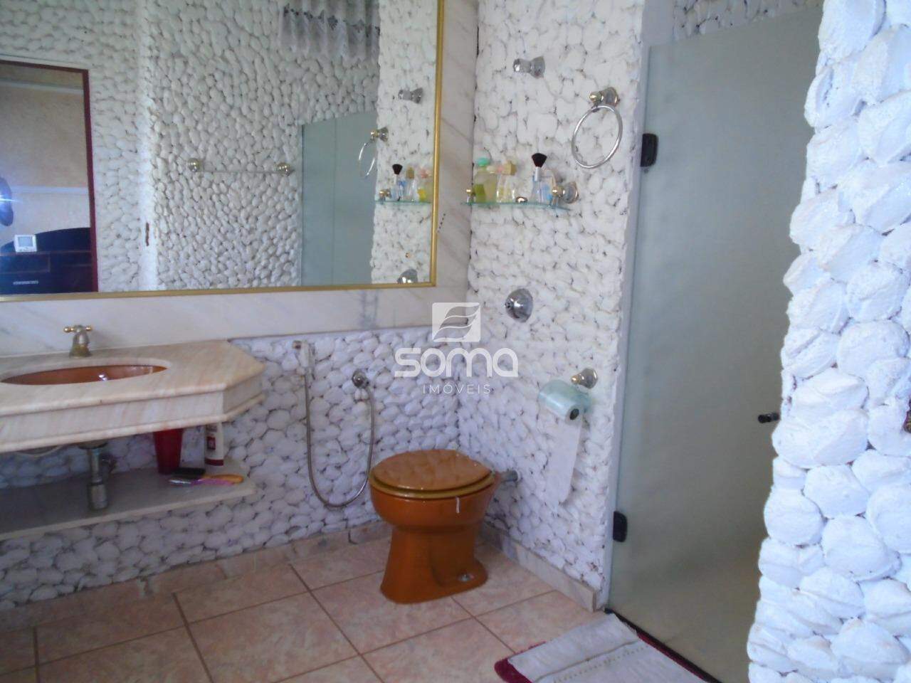 Casa à venda no Célvia: 