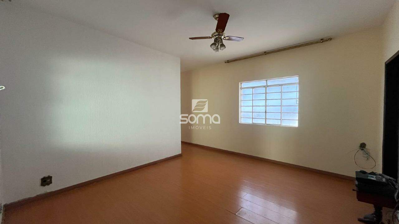 Casa à venda no Célvia: