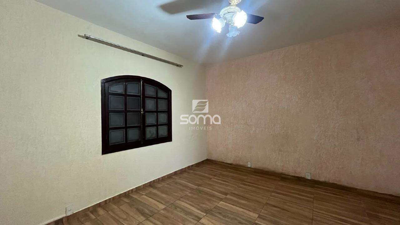 Casa à venda no Célvia:
