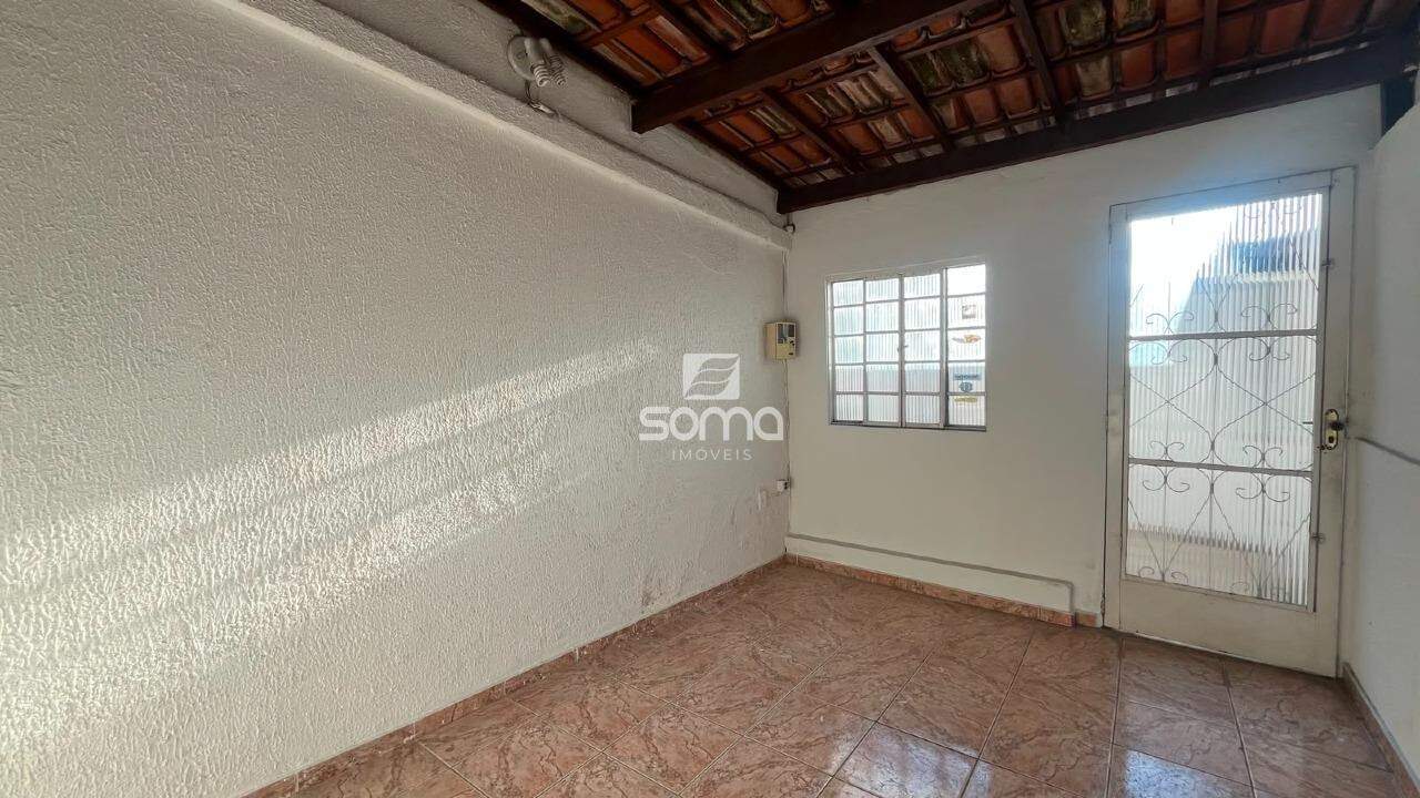 Casa à venda no Célvia:
