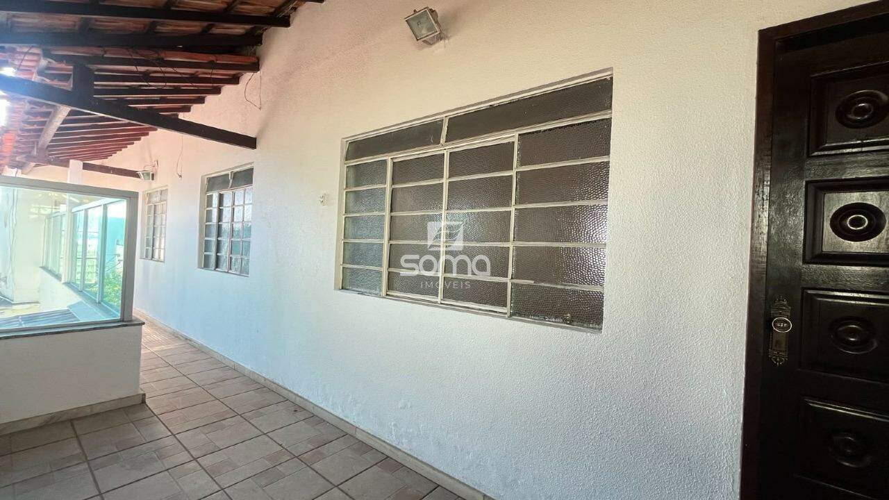 Casa à venda no Célvia: