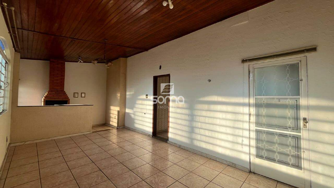 Casa à venda no Célvia: