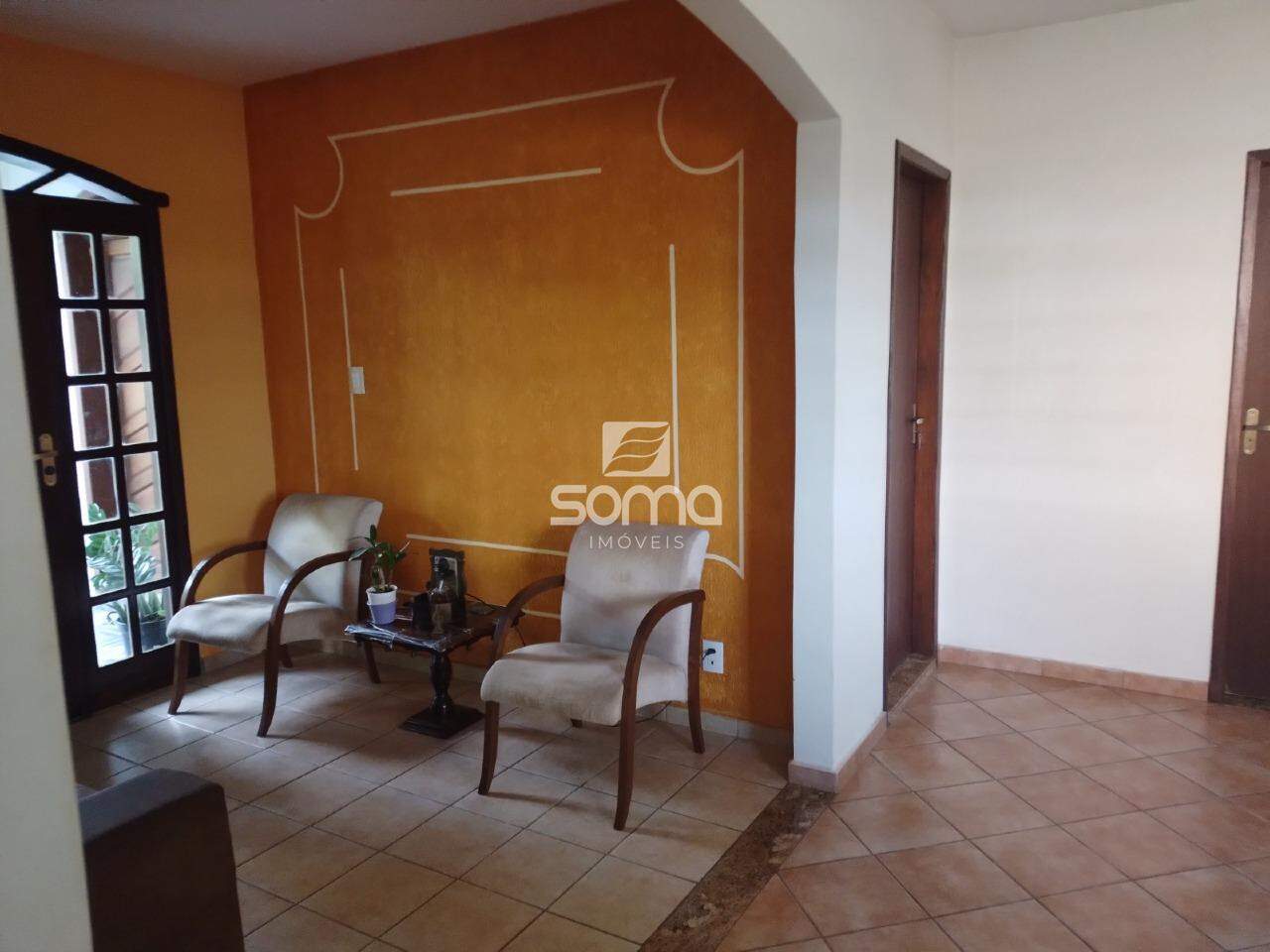 Casa à venda no Célvia: 