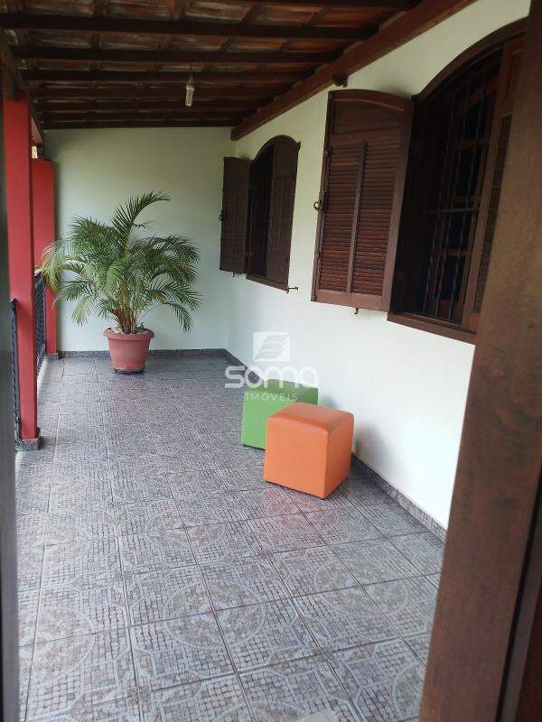 Casa à venda no Célvia: 