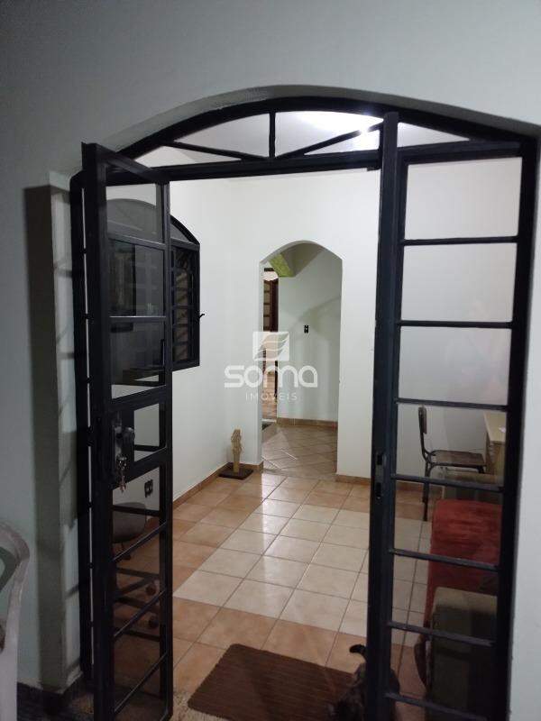 Casa à venda no Célvia: 