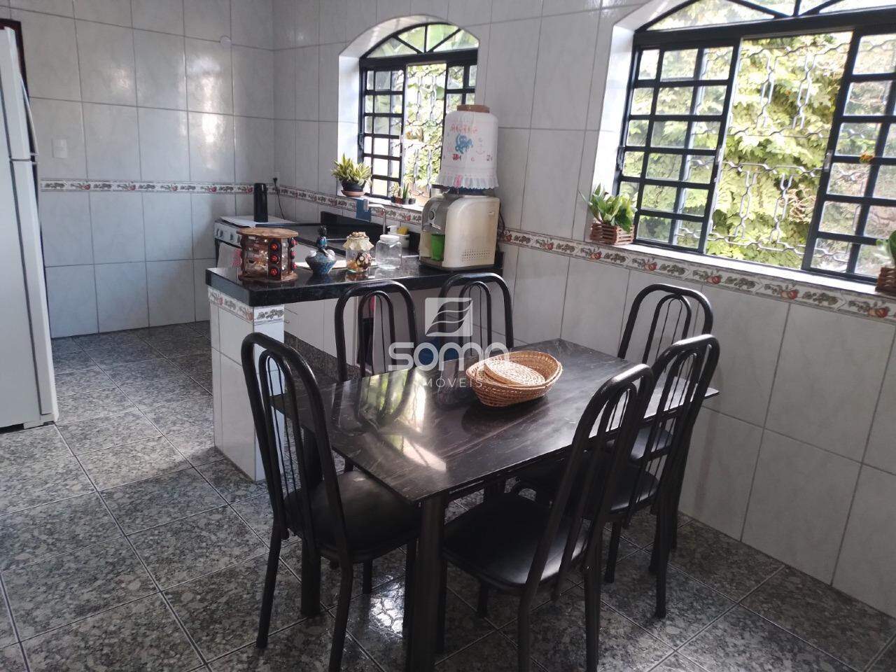 Casa à venda no Célvia: 