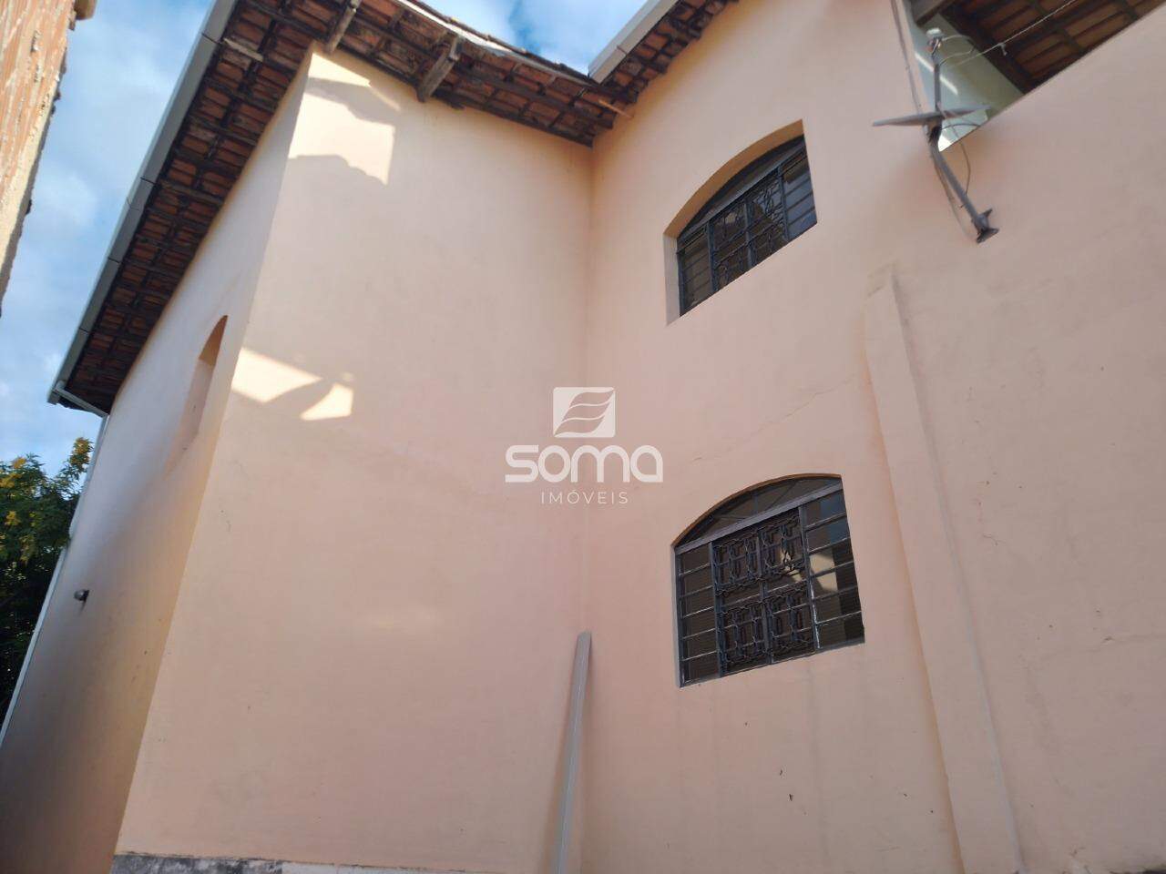 Casa à venda no Célvia: 