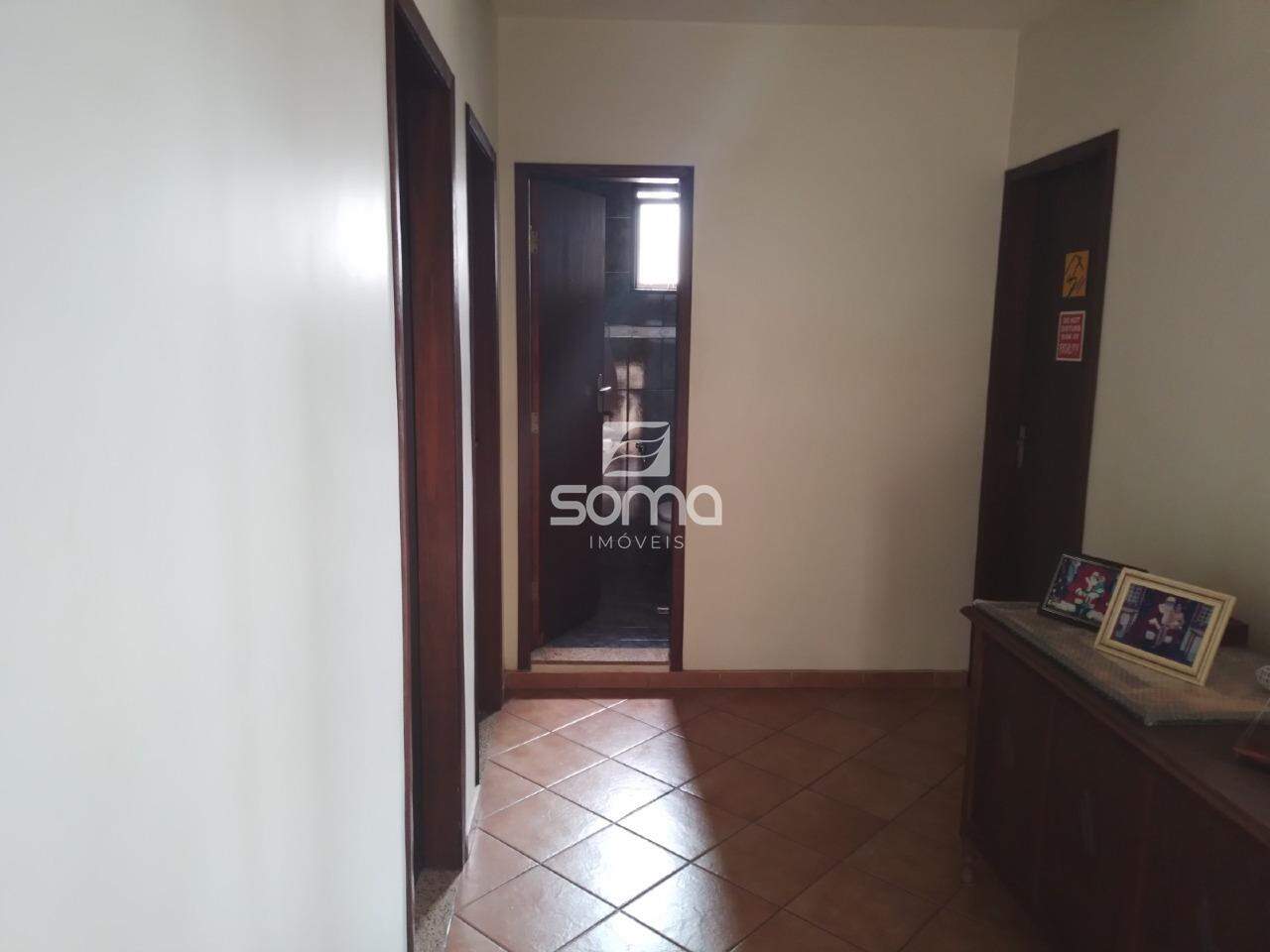 Casa à venda no Célvia: 
