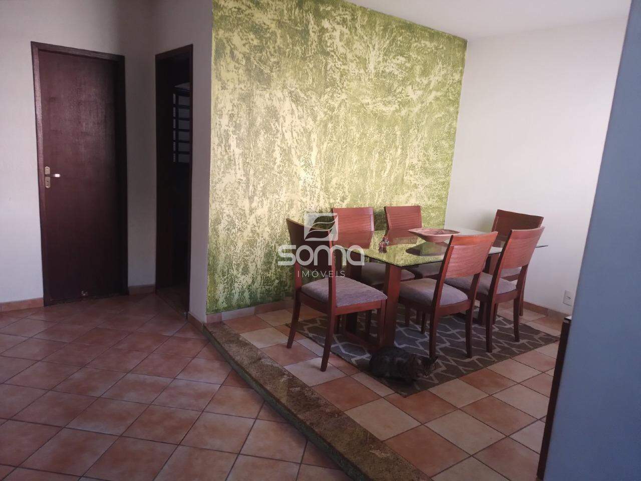 Casa à venda no Célvia: 