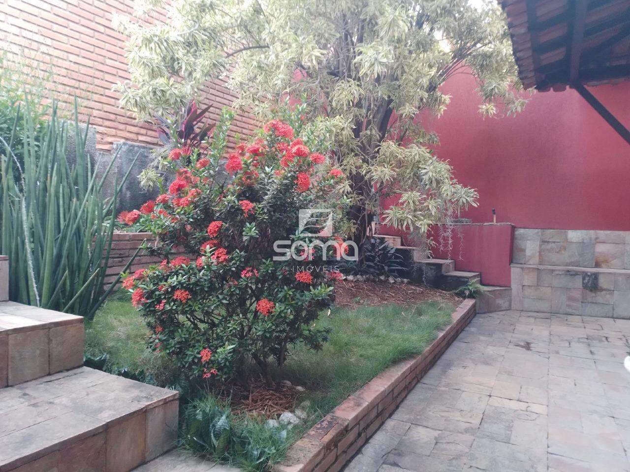 Casa à venda no Célvia: 
