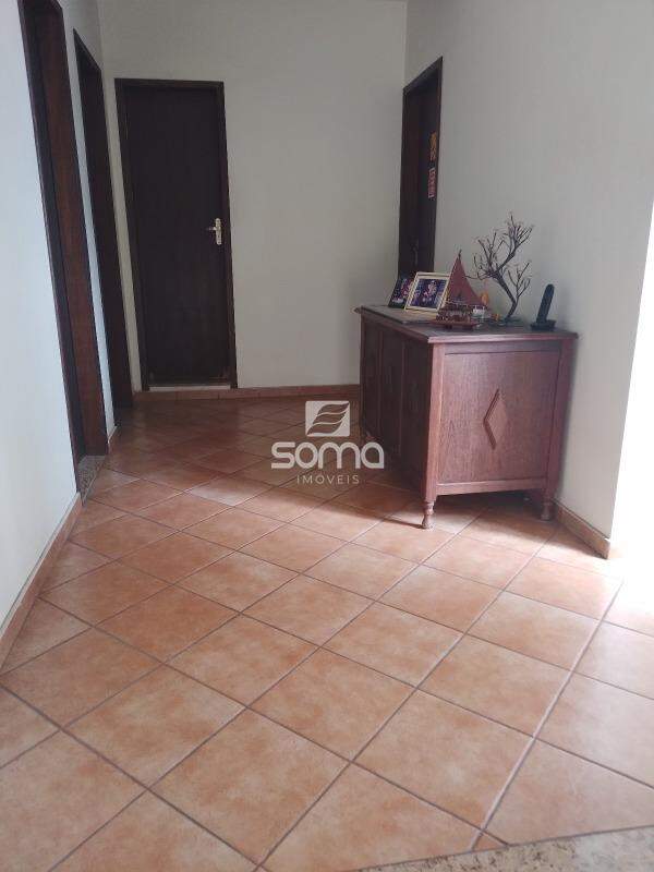 Casa à venda no Célvia: 