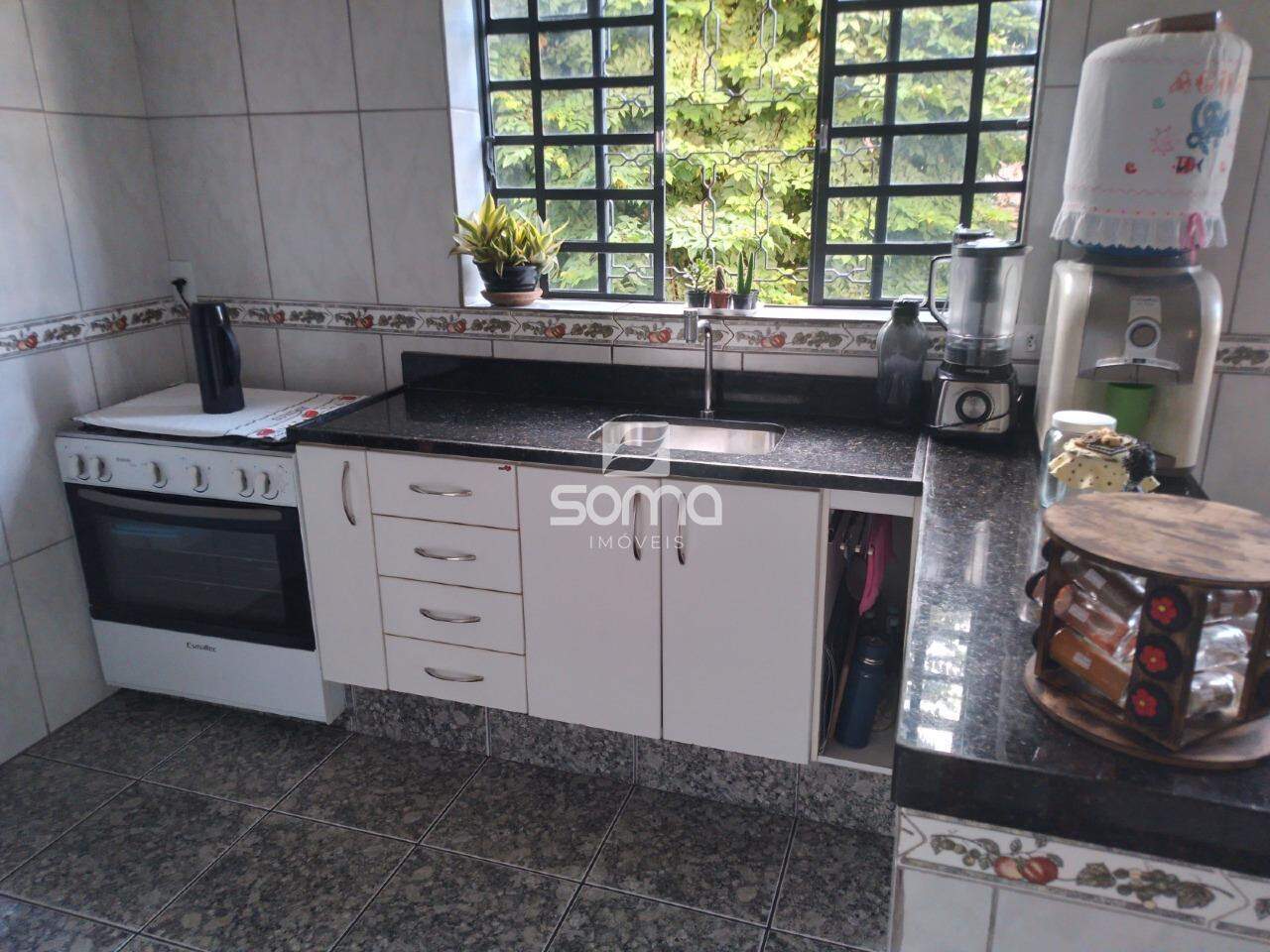 Casa à venda no Célvia: 