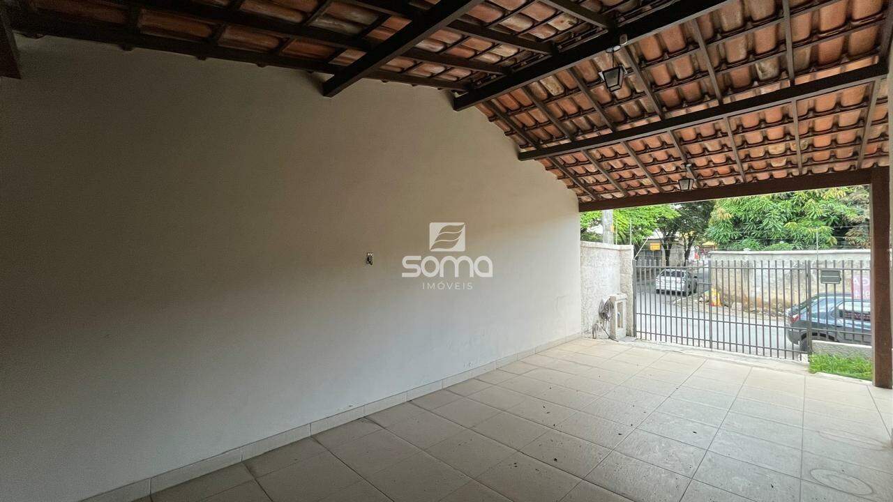 Casa à venda no Centro: